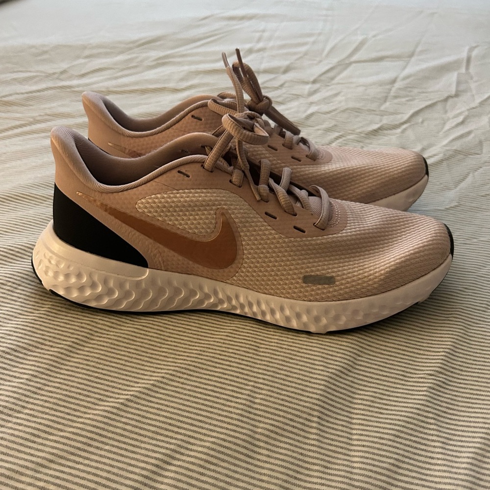 Nike Revolution 5 Running Shoes